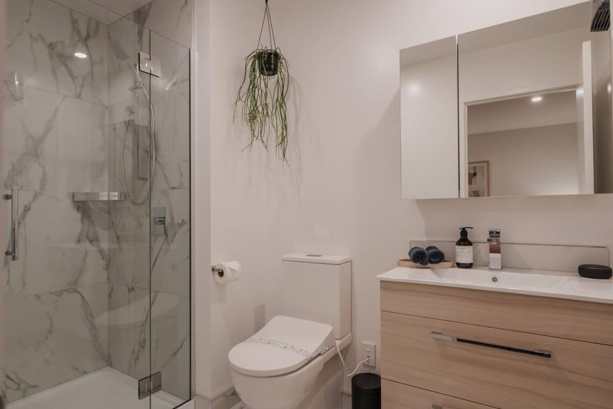 Casino Luxury Suite City Centre - Sleeps 5 Christchurch Exteriör bild