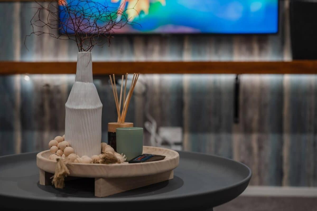 Casino Luxury Suite City Centre - Sleeps 5 Christchurch Exteriör bild