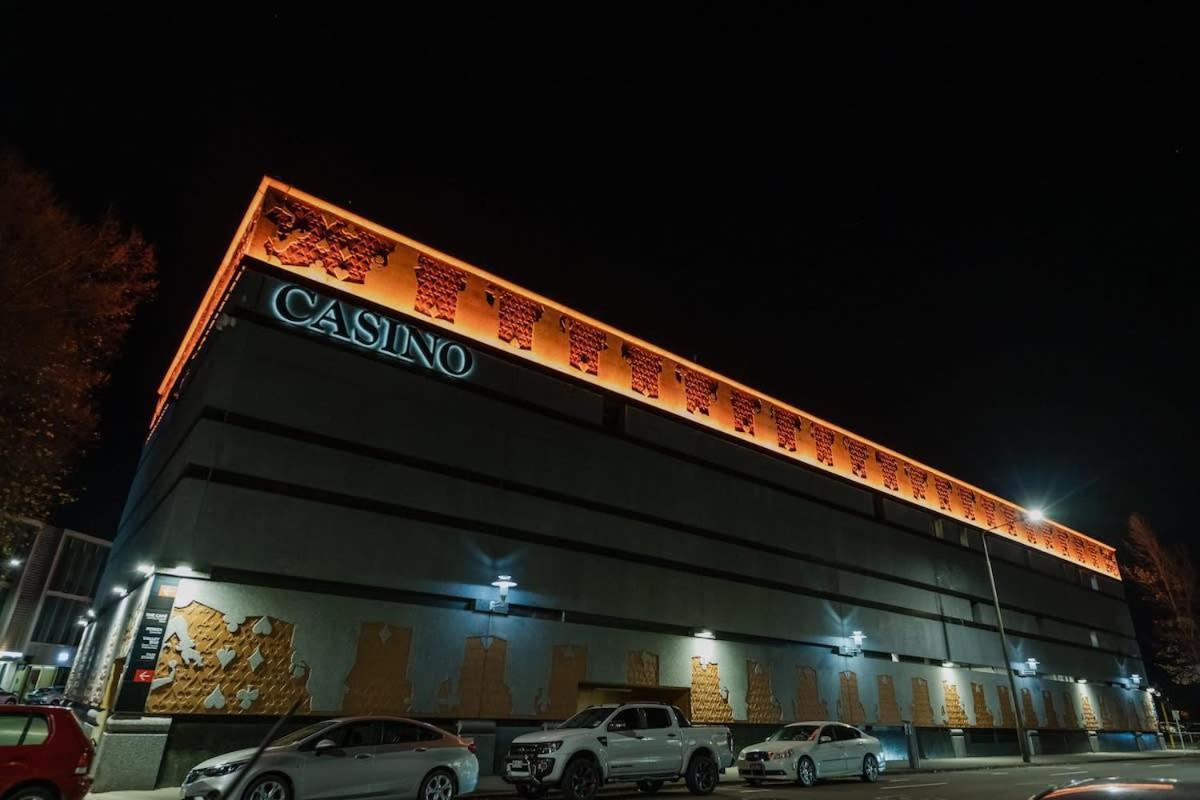 Casino Luxury Suite City Centre - Sleeps 5 Christchurch Exteriör bild