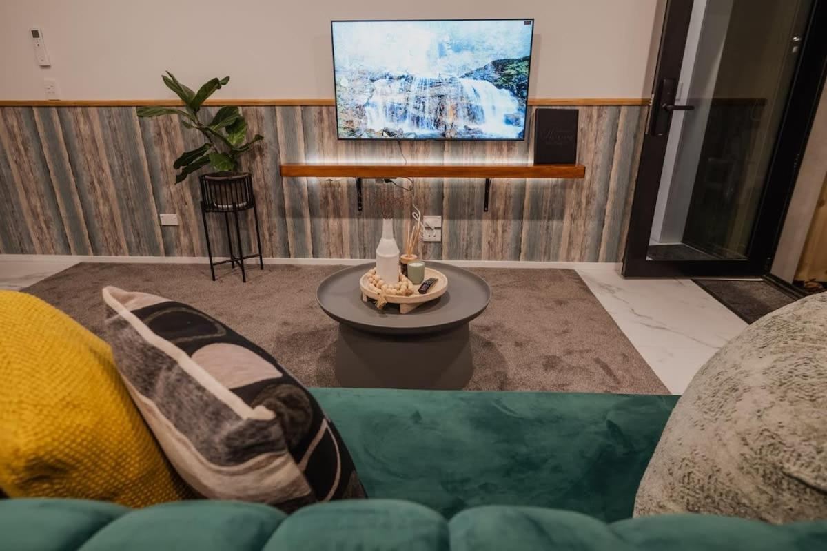 Casino Luxury Suite City Centre - Sleeps 5 Christchurch Exteriör bild